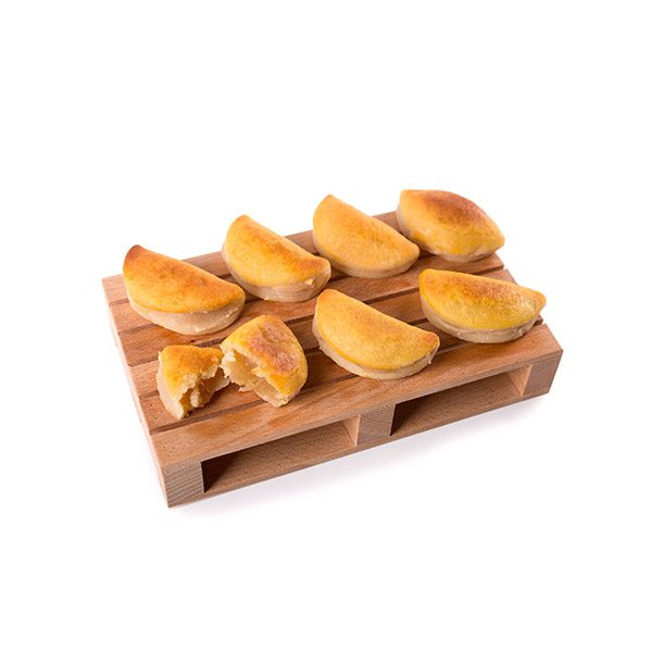 Empanadillas de Mazapán Gloria Rellenas de Batata Marca Palmira Expuestas en un Palé